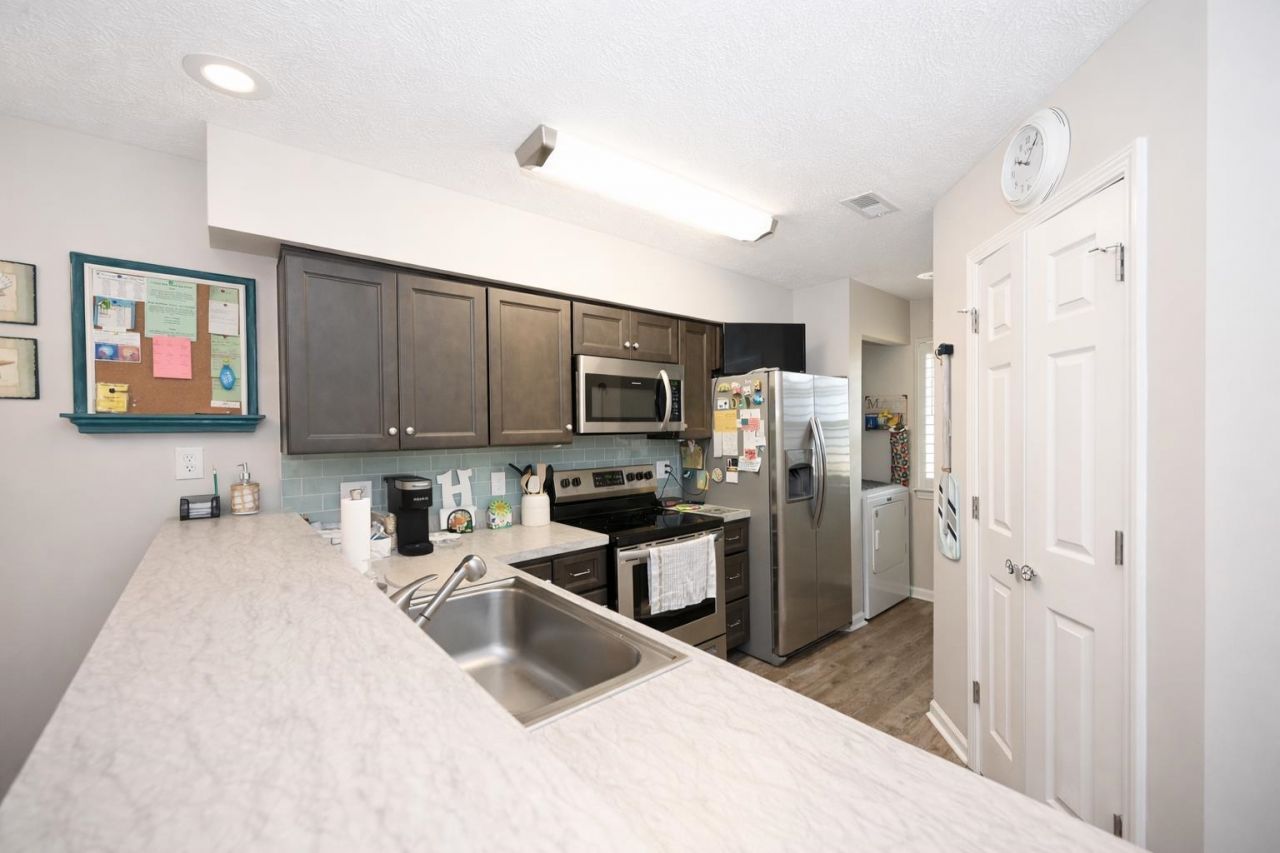 665 Tupelo Ln. Photo 4