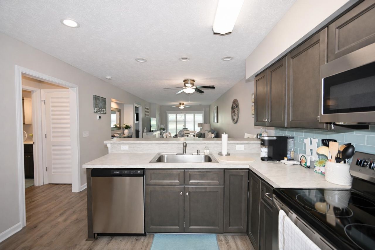 665 Tupelo Ln. Photo 6