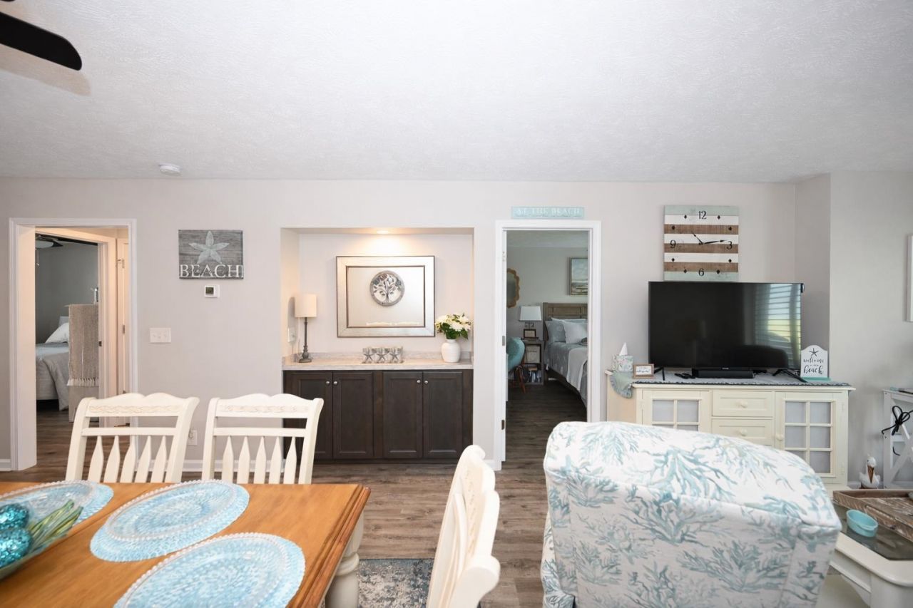 665 Tupelo Ln. Photo 9