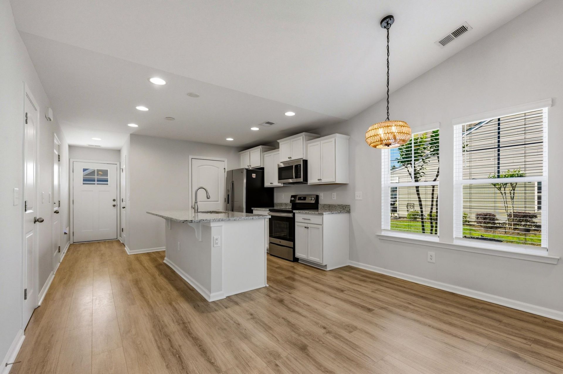 156 Machrie Loop  Photo 10