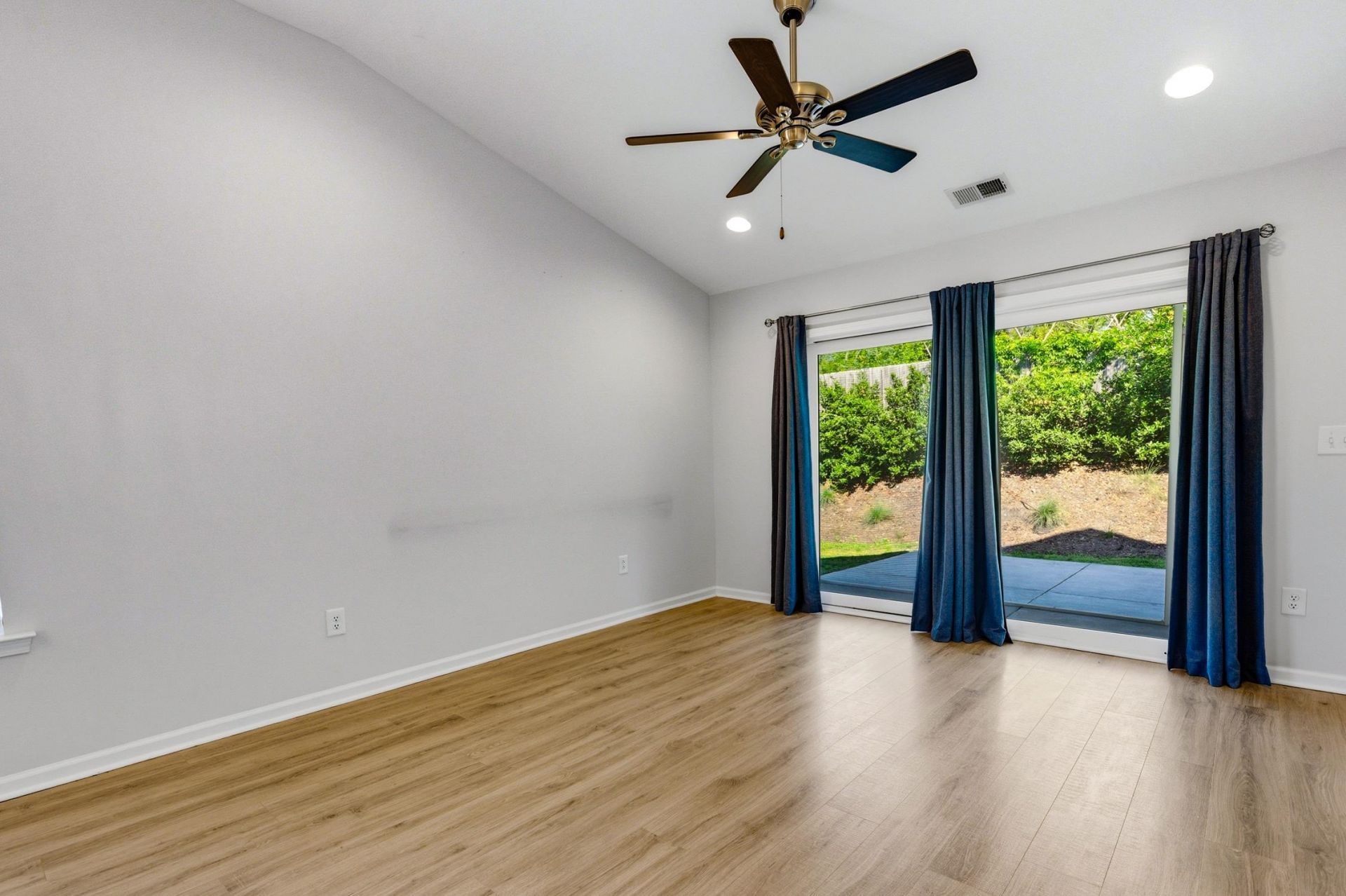 156 Machrie Loop  Photo 11