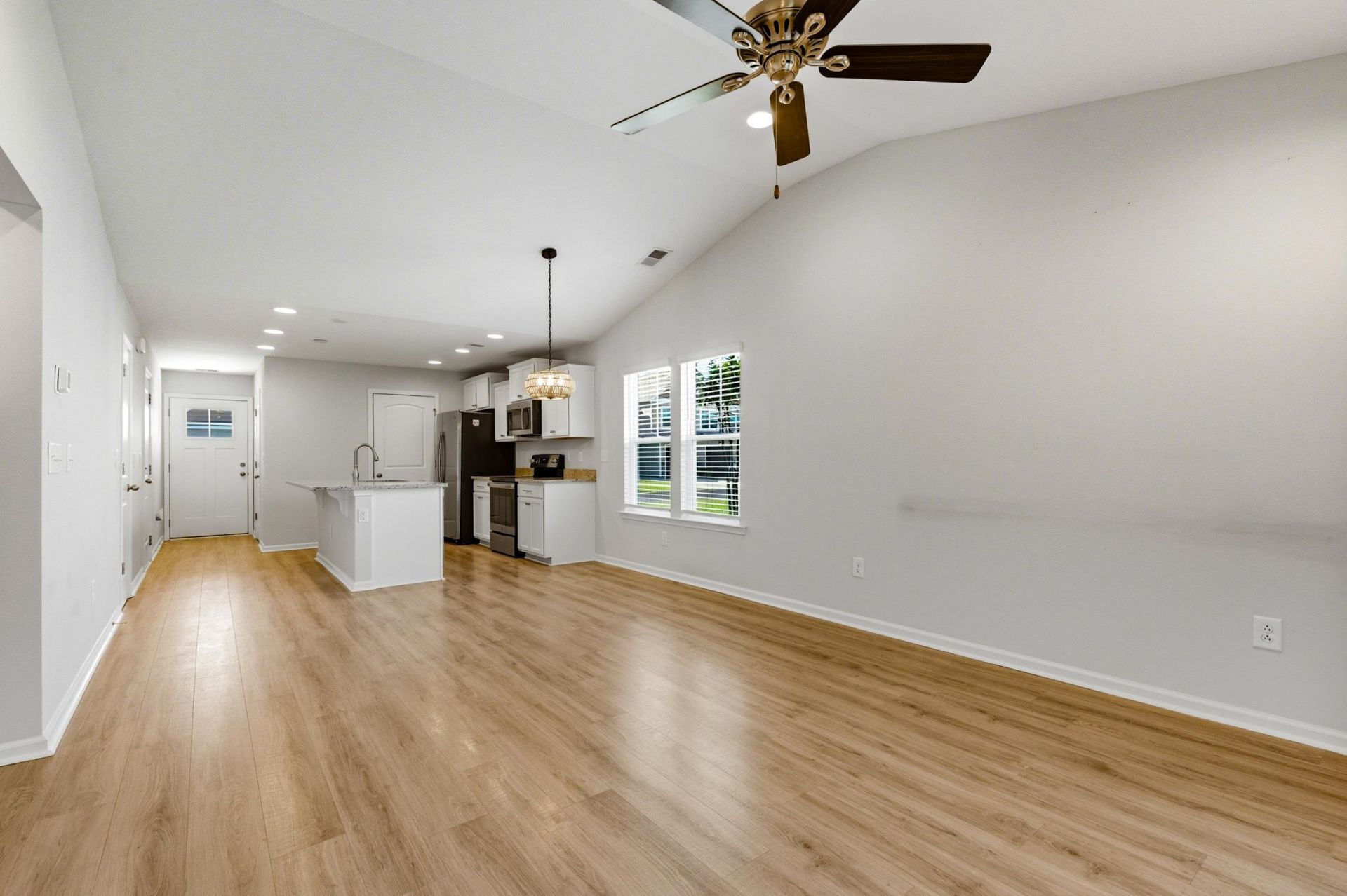 156 Machrie Loop  Photo 12