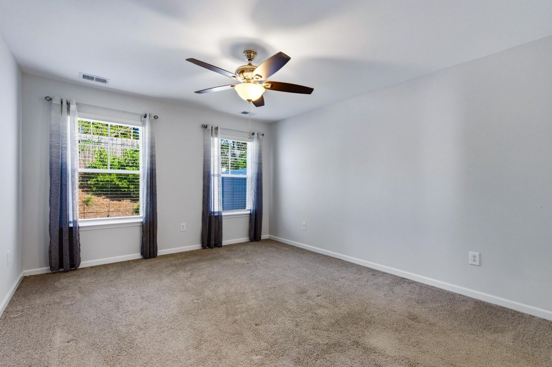 156 Machrie Loop  Photo 16