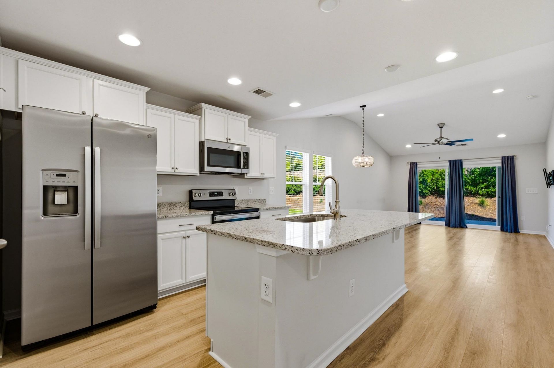 156 Machrie Loop  Photo 5