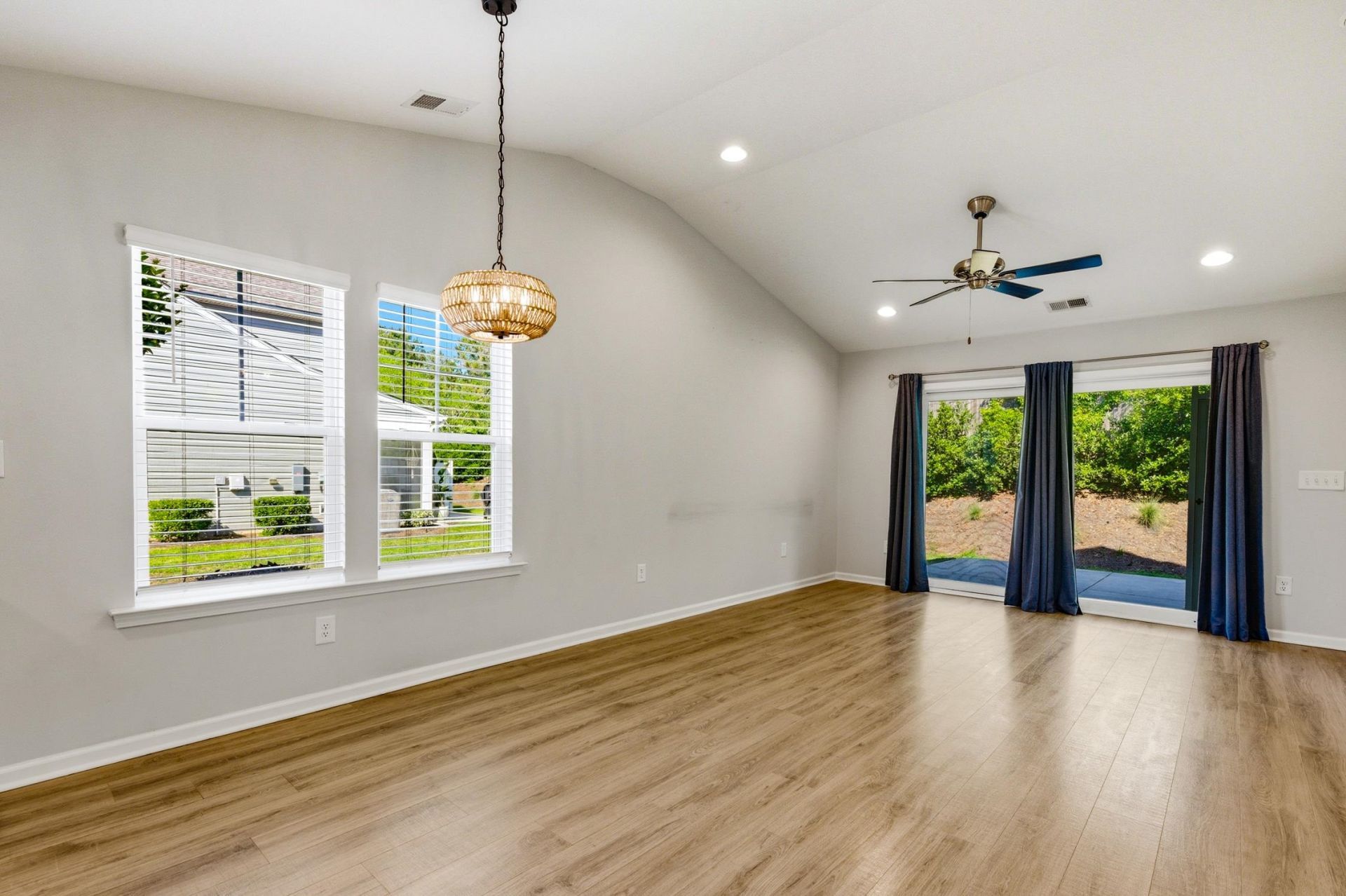 156 Machrie Loop  Photo 9