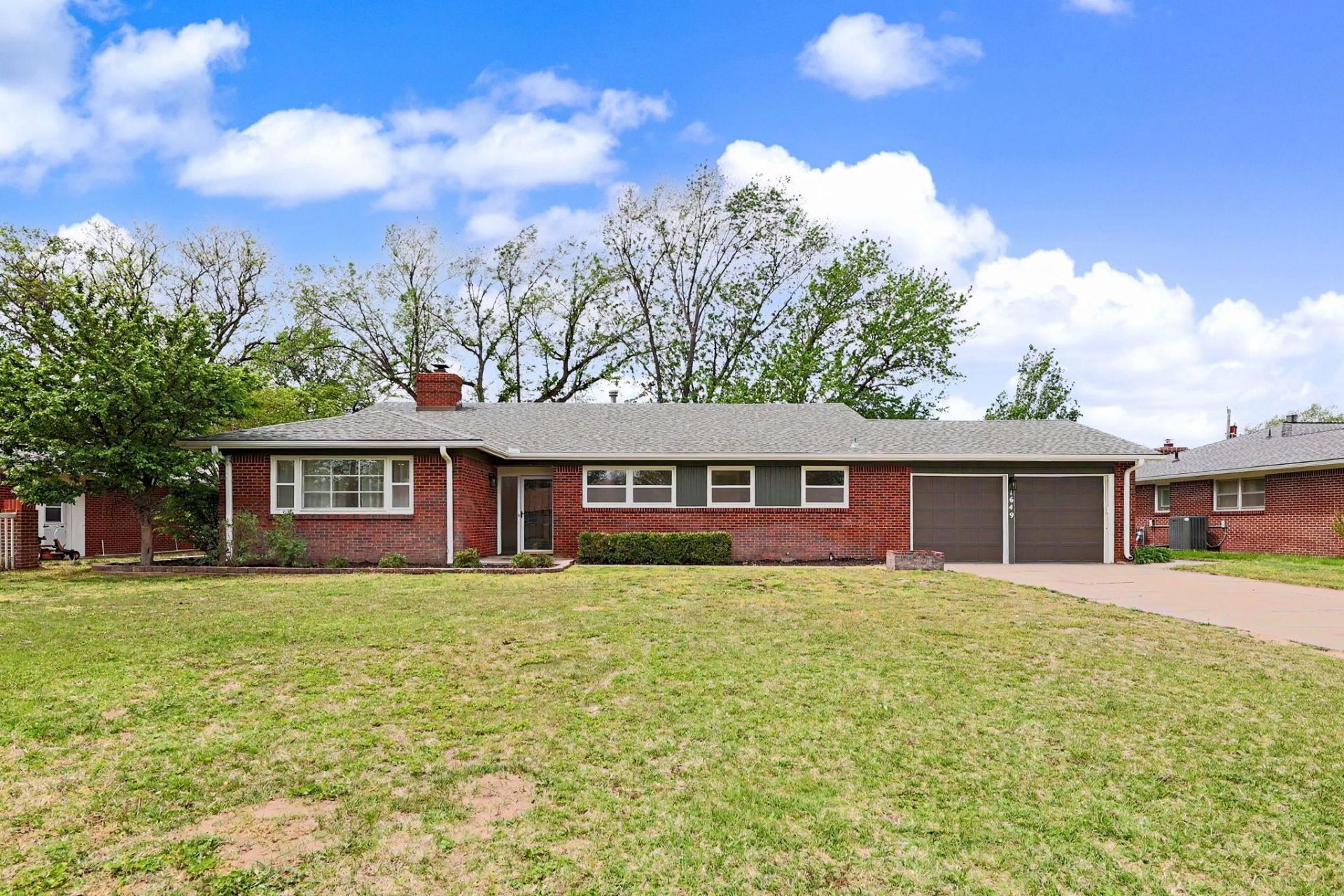 1649 N Womer Dr, Wichita, KS 67203 Main Photo