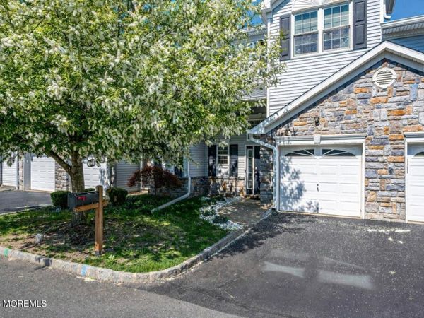 18 Hanna Lane, Laurence Harbor, NJ 08879