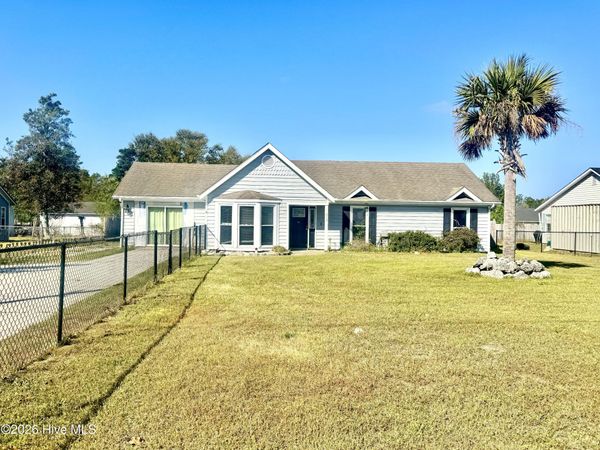 638 Sand Ridge Road, Hubert, NC 28539