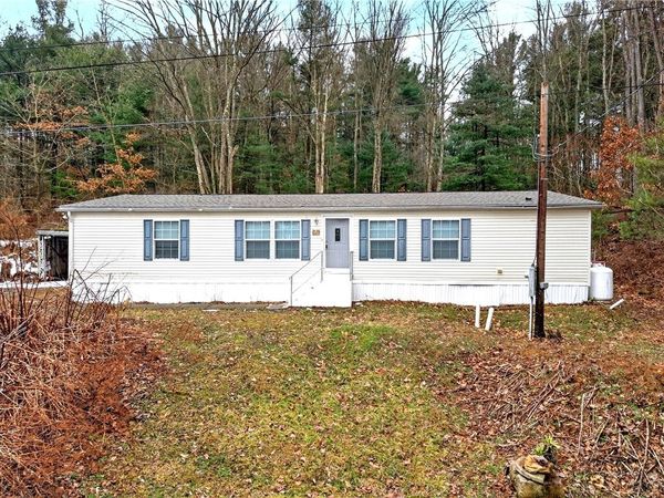 20 Evergreen Dr , Burgettstown, PA 15021