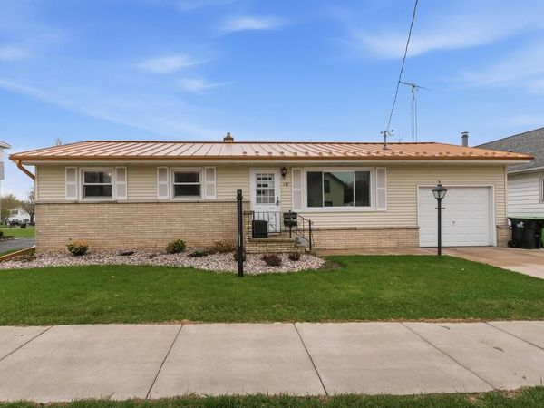 127 Davis Street, Beaver Dam, WI 53916