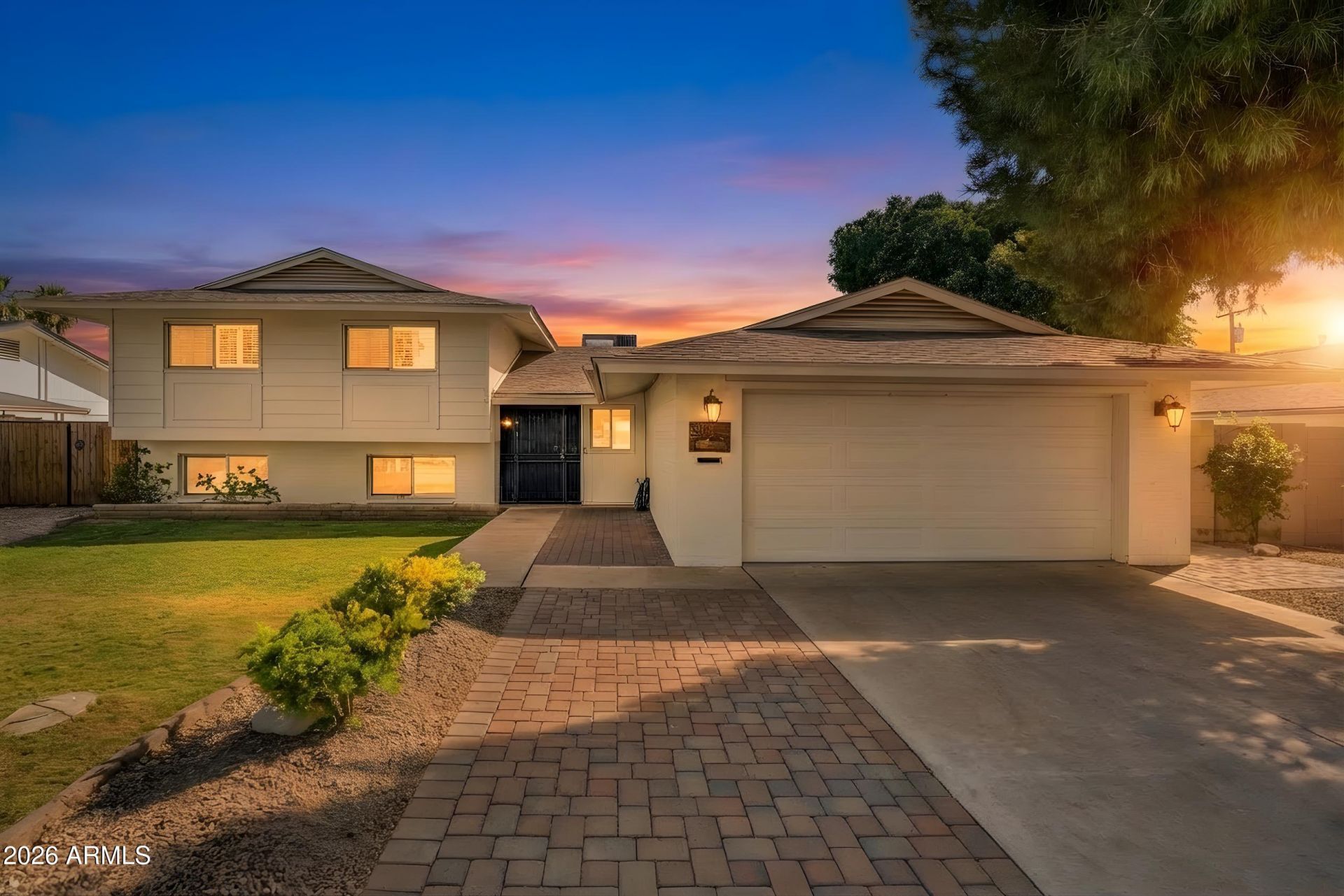 313 E El Caminito Drive, Phoenix, AZ 85020 Main Photo