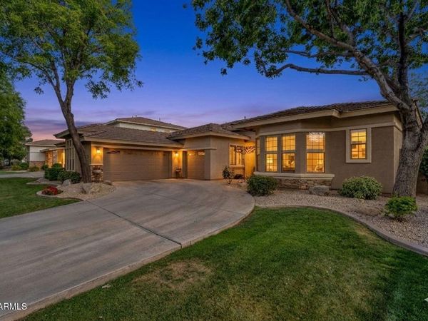 2927 E WASHINGTON Avenue, Gilbert, AZ 85234