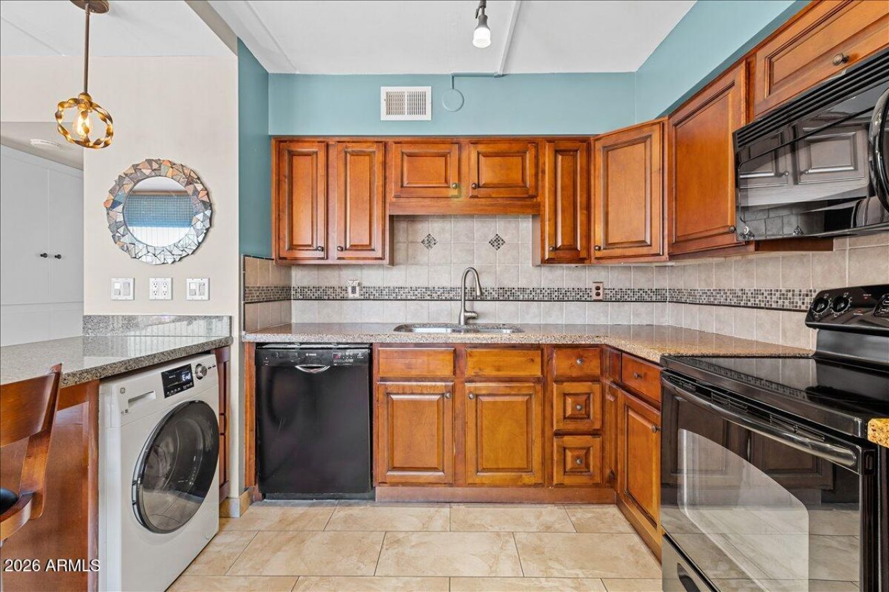 7751 E GLENROSA Avenue Scottsdale, AZ 85251