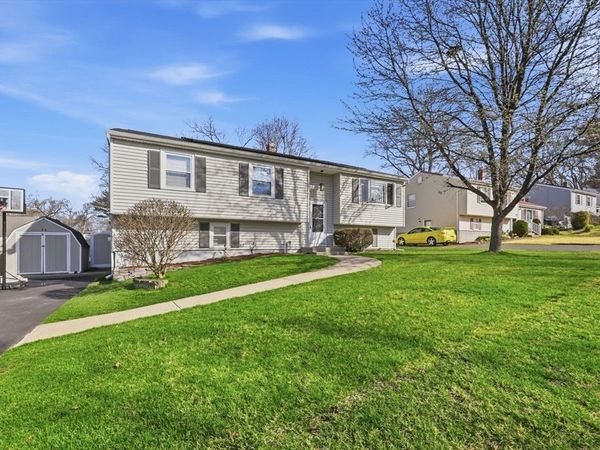 28 Drumlin Rd, Springfield, MA 01108