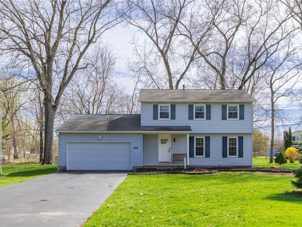 1006 Heritage Park Drive, Webster, NY 14580