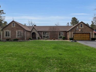 20 Rolling Meadow Lane, East Amherst, NY 14051