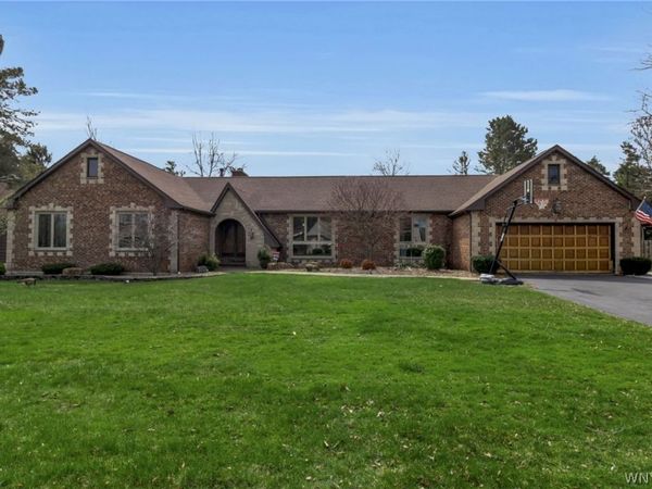 20 Rolling Meadow Lane, East Amherst, NY 14051