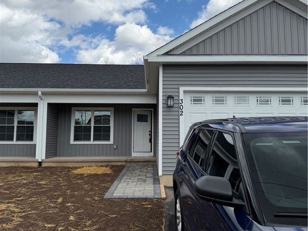 302 Nicks Way , Syracuse, NY 13209