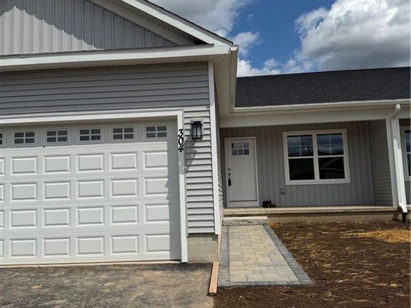 304 Nicks Way , Syracuse, NY 13209