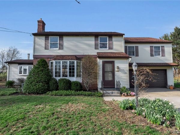 7163 Combs Drive, Hamburg, NY 14075