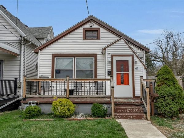 41 Saint Stephens Place, Buffalo, NY 14210