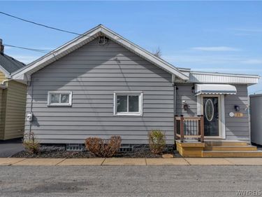 30 Loxley Court, West Seneca, NY 14224