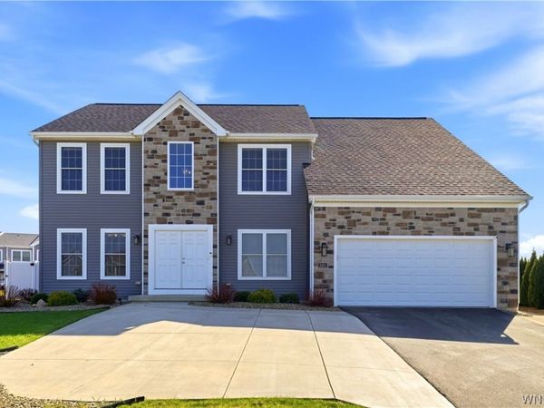 3353 Cedar Valley, Hamburg, NY 14075