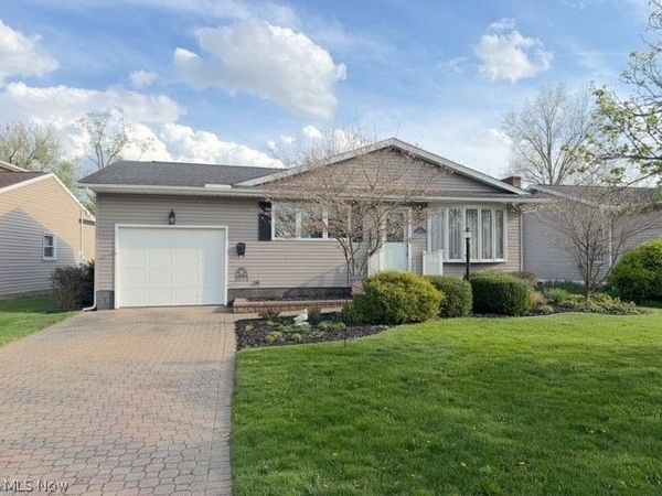 263 Forbes Street NE, New Philadelphia, OH 44663