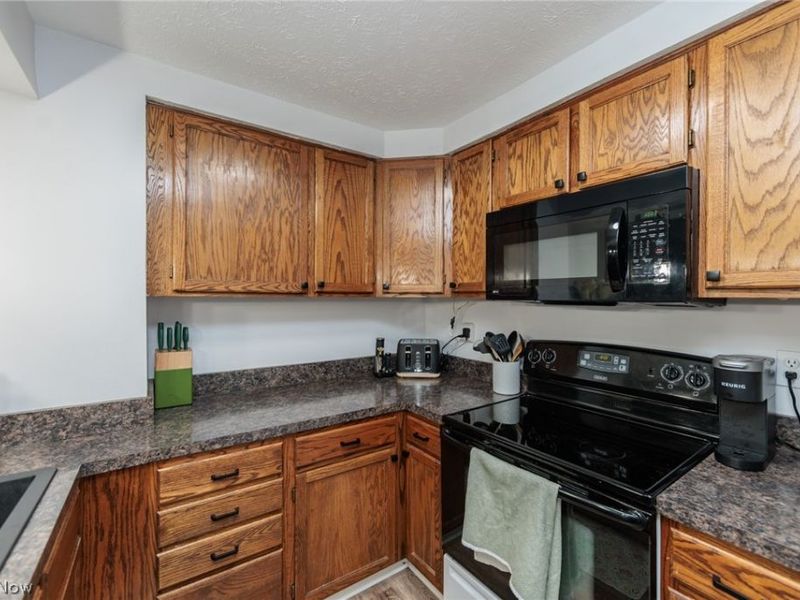 4757 Ledgewood Drive, Unit 9-D, Medina, OH 44256 Photo 14