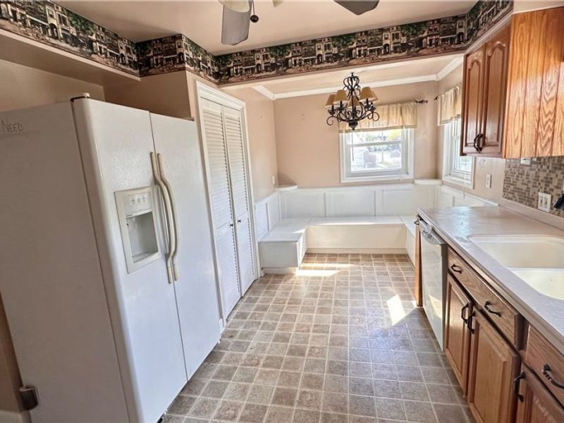275 E 210th Street, Euclid, OH 44123 Photo 10
