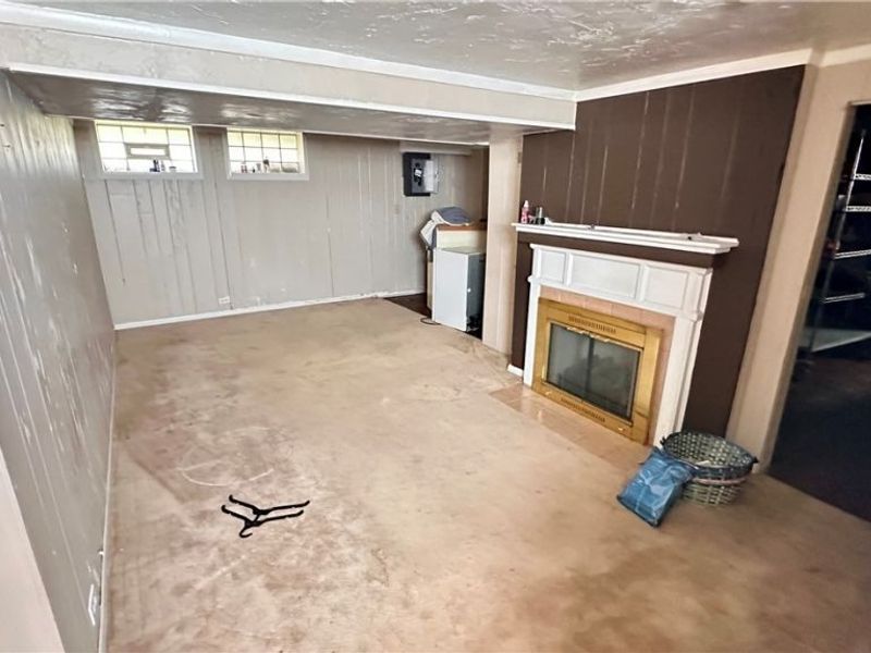 275 E 210th Street, Euclid, OH 44123 Photo 11