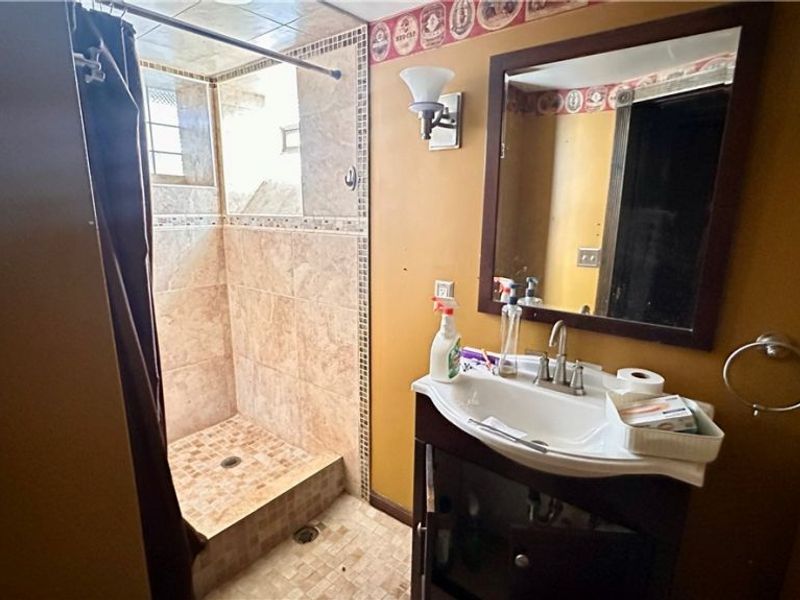 275 E 210th Street, Euclid, OH 44123 Photo 13