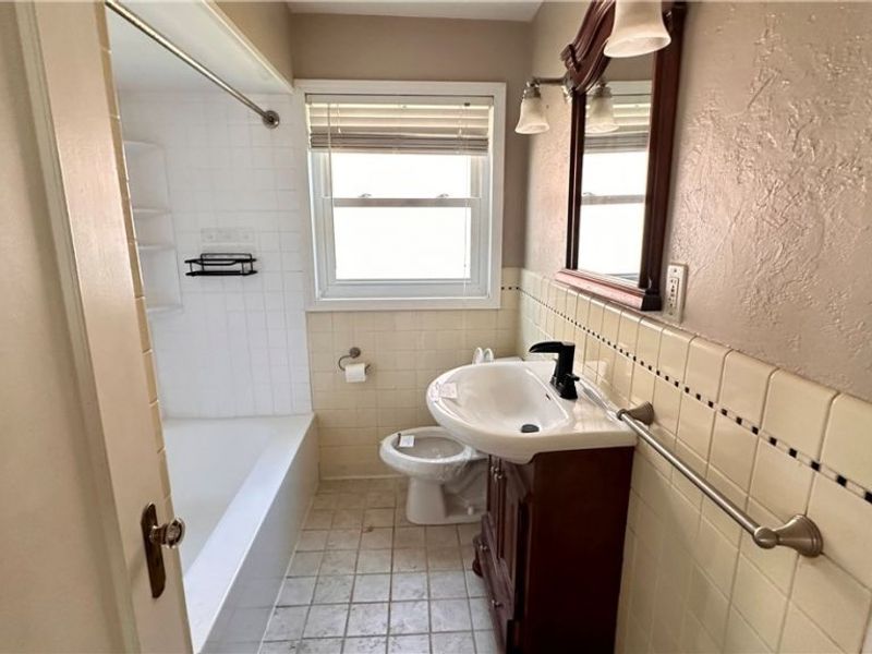 275 E 210th Street, Euclid, OH 44123 Photo 16