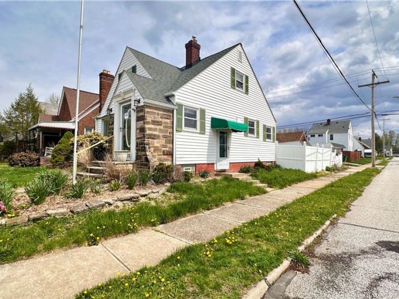 275 E 210th Street, Euclid, OH 44123 Photo 2