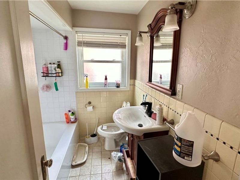 275 E 210th Street, Euclid, OH 44123 Photo 8