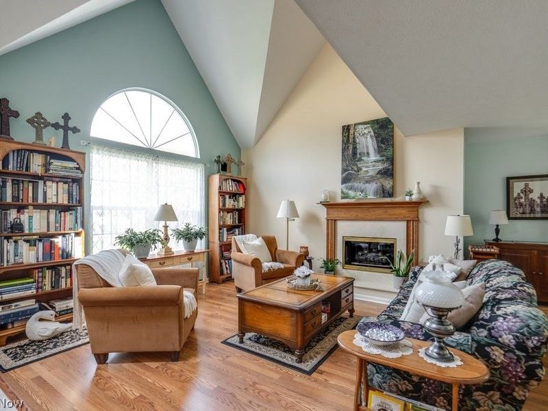 7559 Chandler Court, Sagamore Hills, OH 44067 Photo 4