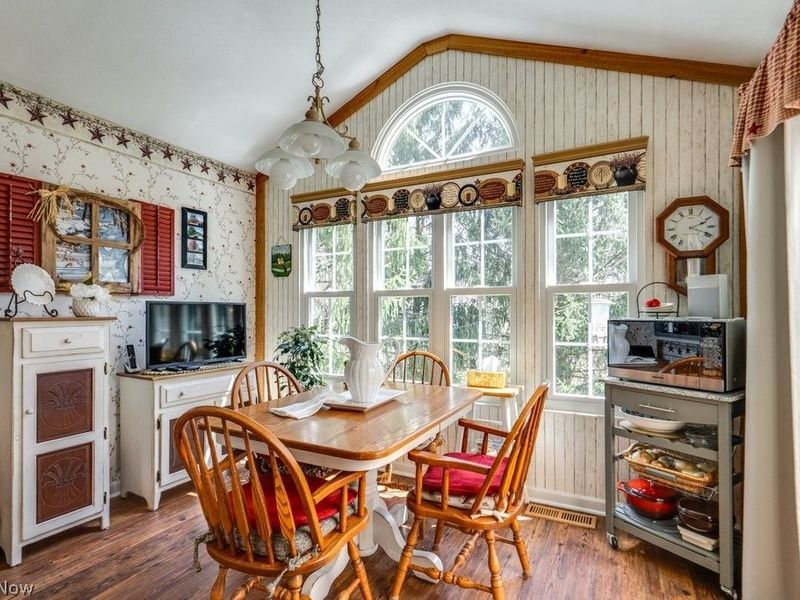 7559 Chandler Court, Sagamore Hills, OH 44067 Photo 9