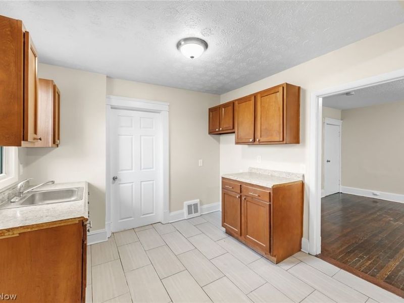 1362 W 83rd Street , Cleveland, OH 44102 Photo 8