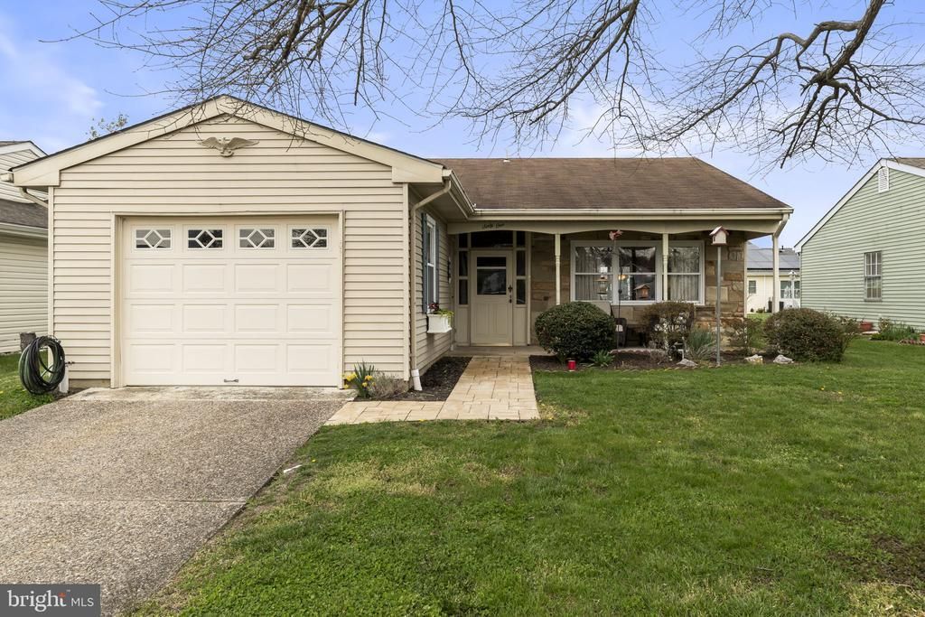 61 Chatham Place, Southampton, NJ 08088 Main Photo