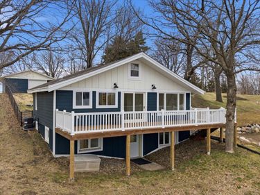 21135 Elkview Circle, Richmond, MN 56368