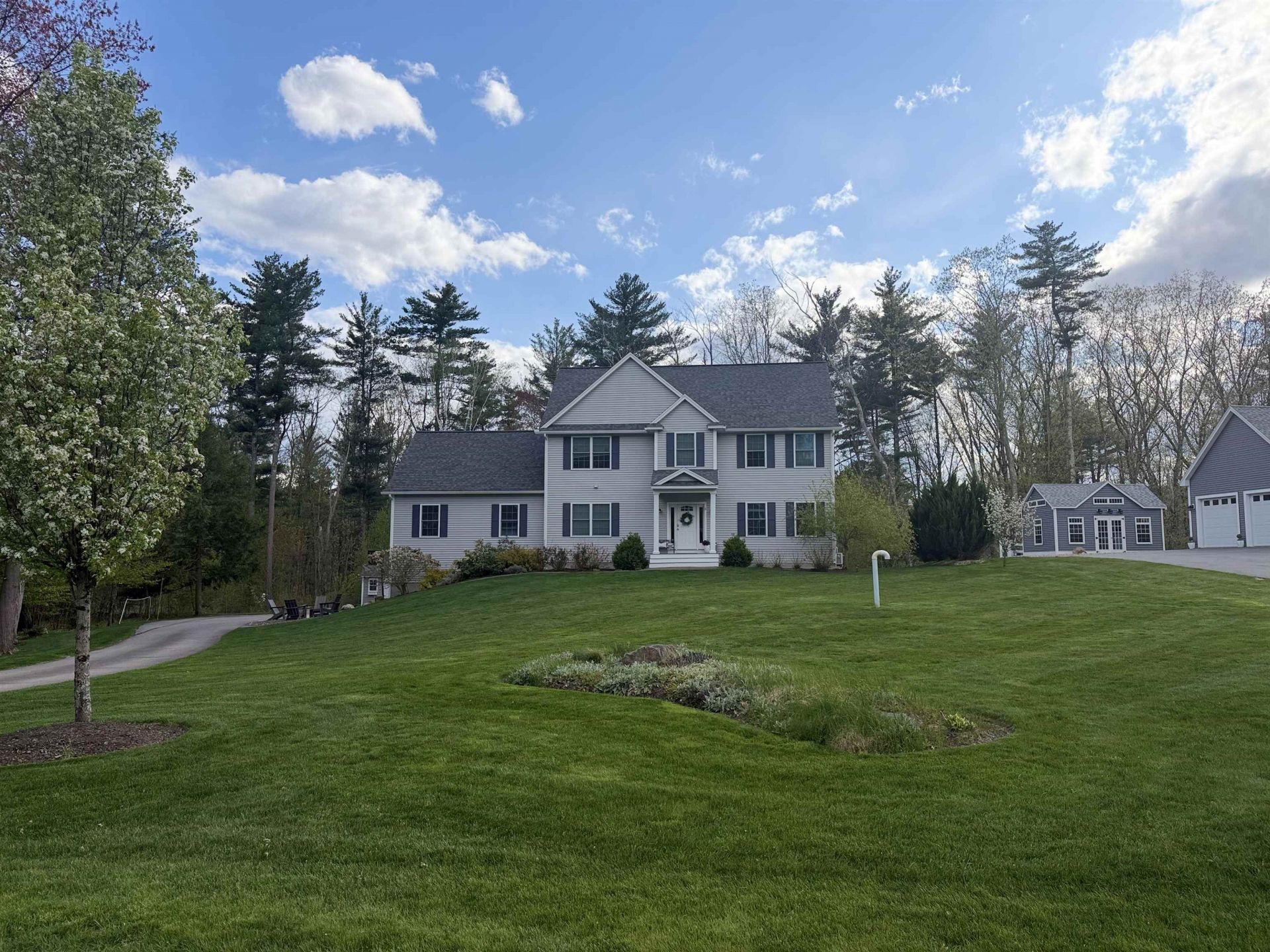 3 Hummingbird Lane, Salem, NH 03079 Main Photo