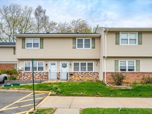 7 Kansas Ct, Old Bridge, NJ 07747