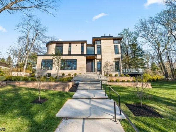 9 Far Brook Dr, Millburn, NJ 07078