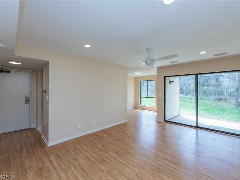 6270 Greenwood Parkway, Unit 402, Sagamore Hills, OH 44067 Photo 11