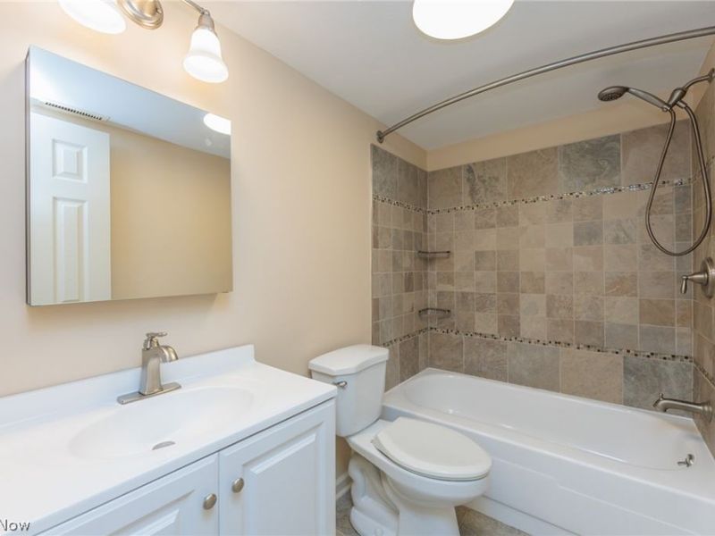 6270 Greenwood Parkway, Unit 402, Sagamore Hills, OH 44067 Photo 13