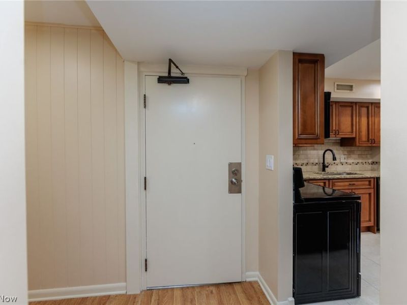 6270 Greenwood Parkway, Unit 402, Sagamore Hills, OH 44067 Photo 2