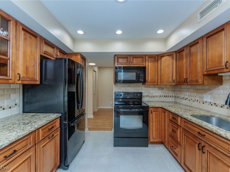 6270 Greenwood Parkway, Unit 402, Sagamore Hills, OH 44067 Photo 6