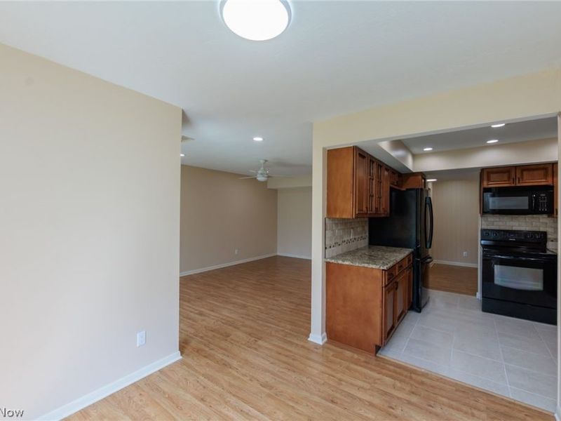 6270 Greenwood Parkway, Unit 402, Sagamore Hills, OH 44067 Photo 7