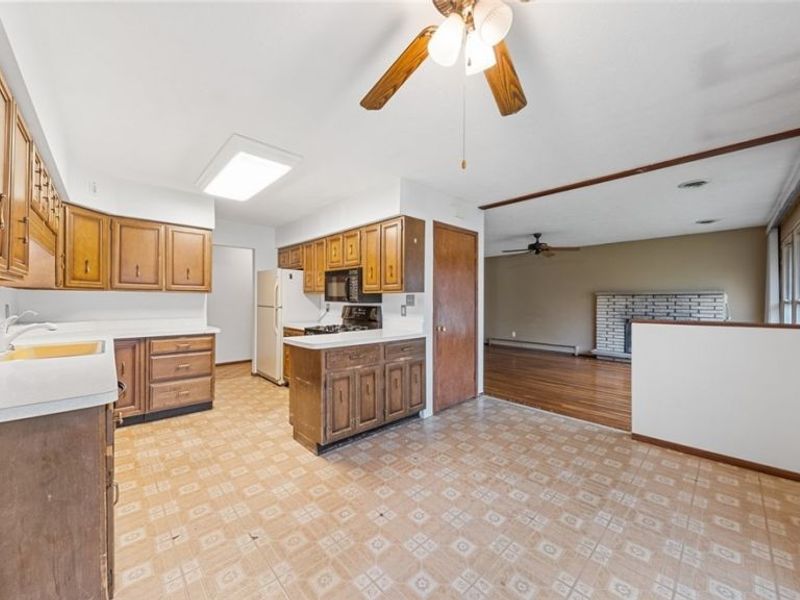 19156 Howe Road, Strongsville, OH 44136 Photo 12