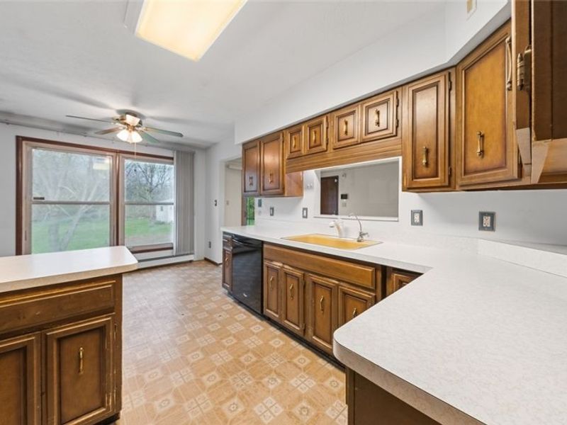 19156 Howe Road, Strongsville, OH 44136 Photo 13